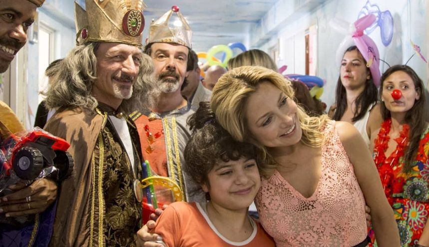 Fabiola Yáñez celebró "Reyes" junto a niños del Hospital Elizalde 