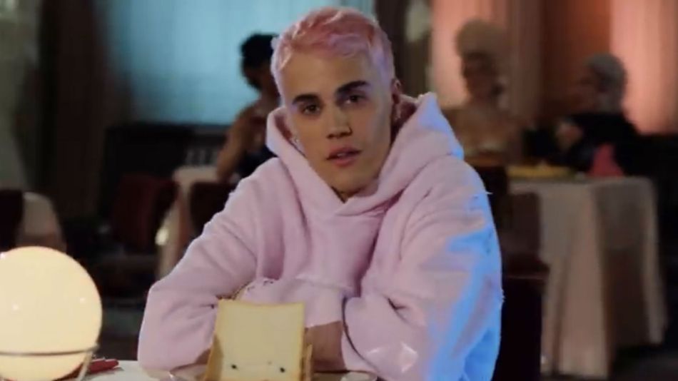 VIDEO | El brutal cambio de look de Justin Bieber: le dijo adiós al platinado