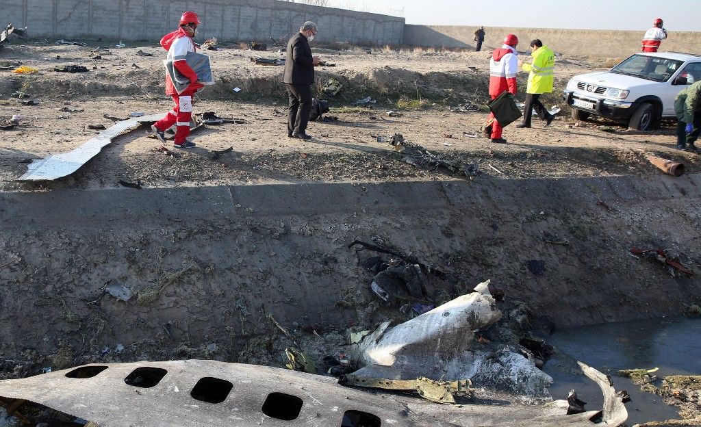 Una aeronave de Ukranie International Airlines se precipitó a tierra en Teherán, causando la muerte de las 176 personas a bordo. Ocurrió poco después de la descarga de misiles contra bases de EEUU en Irak. Al parecer no hay relación.