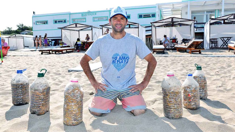 20200111_gaston_caminata_pinamar_cigarrillo_playa_patriciocabral_g.jpg