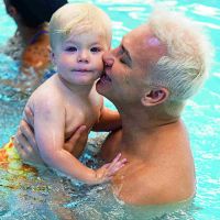 FOTOS | Flavio Mendoza acompaña a su hijo, Dionisio a practicar matronatación
