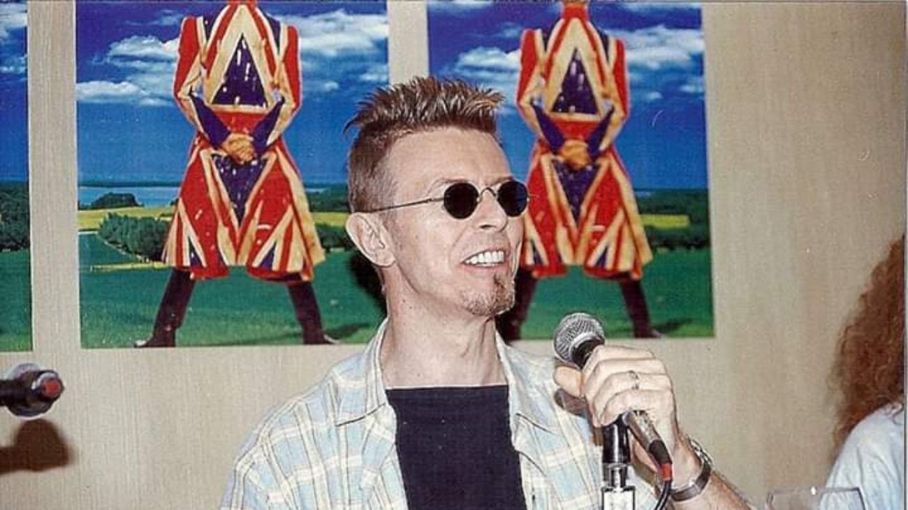 Bowie durante la conferencia de prensa que brindó en la Argentina, 1997.