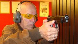 El aprender a disparar bien es relativamente sencillo, si se cuenta con un instructor que lo introduzca a uno en el tiro deportivo.