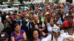 Manifestantes chavistas se congregaron desde temprano en las inmediaciones de la Asamblea Nacional en Caracas.
