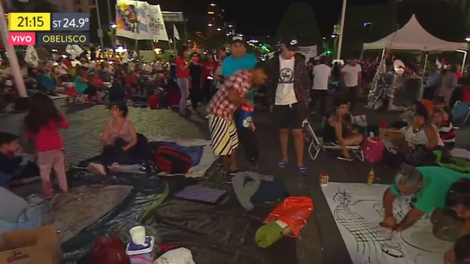 Las organizaciones que reclaman la libertad de Milagro Sala acampando en el Obelisco.