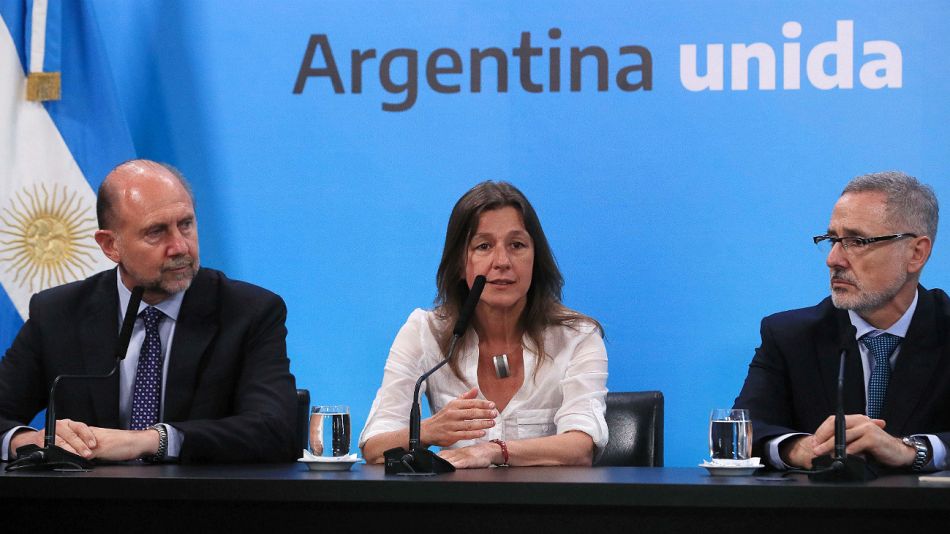 Frederic habla, Perotti y Sain escuchan. Fue en la conferencia de prensa post reunión con Alberto Fernández en Casa Rosada.