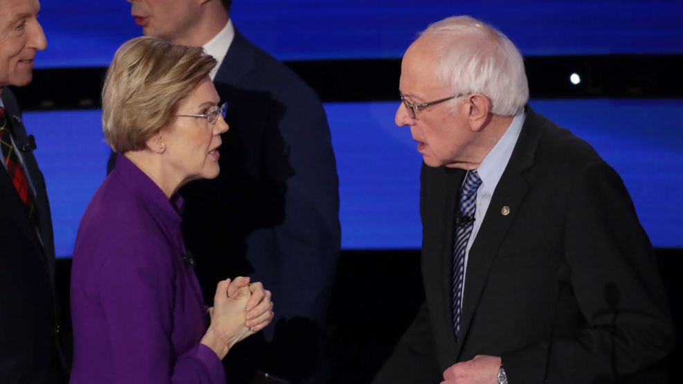 La disputa entre dos de los abanderados más progresistas de la campaña primaria se desarrolló en los momentos posteriores al final del debate.