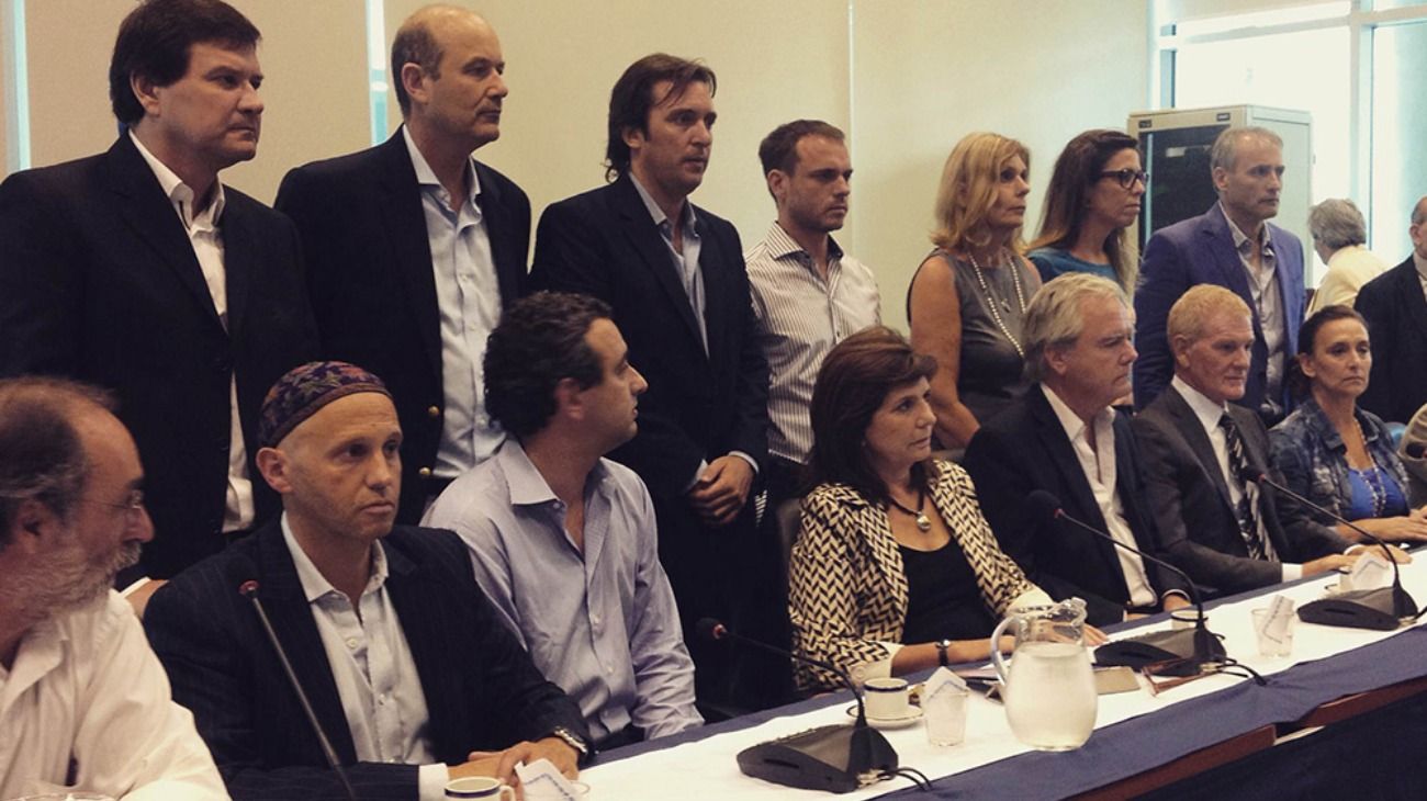 Tras la muerte de Nisman, diputados y dirigentes opositores de juntaron en el Congreso para respaldar la denuncia del fiscal. 