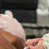 La imagen más tierna: José Meolans le cambió los pañales a su hijo por primera vez