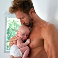 La imagen más tierna: José Meolans le cambió los pañales a su hijo por primera vez
