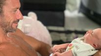 La imagen más tierna: José Meolans le cambió los pañales a su hijo por primera vez