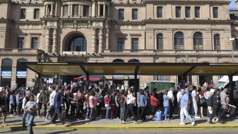 Se aumentará la frecuencia de las distintas líneas de colectivos que recorren el Metrobus del Bajo y el de la 9 de Julio.