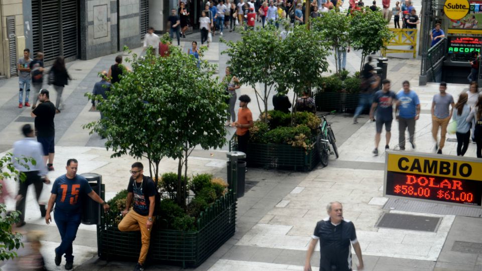 PARTE DEL PAISAJE. Los cambistas suelen cobrar $ 300 fijo por día y una comisión por operación.