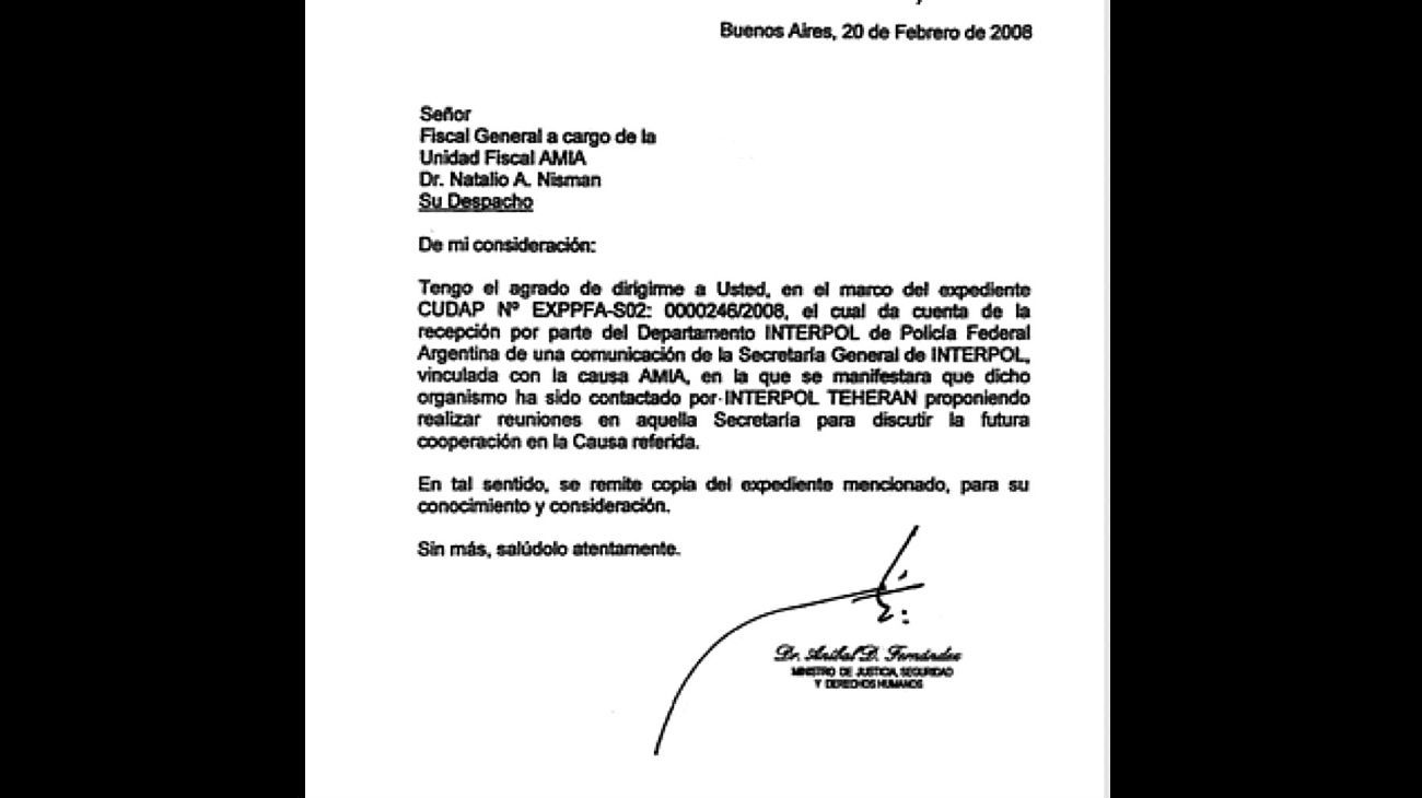 ESCRITOS. En 2008, Nisman coincidió con algunos puntos del pacto que se firmaría en 2013, que eran propuestos por Interpol. Ese año, el organismo y Timerman aclararon que con el acuerdo no se caían las alertas rojas.