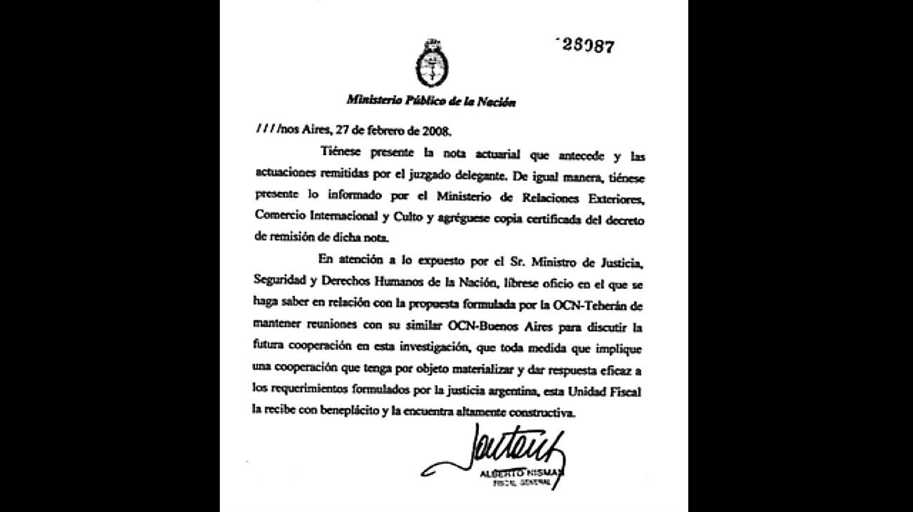 ESCRITOS. En 2008, Nisman coincidió con algunos puntos del pacto que se firmaría en 2013, que eran propuestos por Interpol. Ese año, el organismo y Timerman aclararon que con el acuerdo no se caían las alertas rojas.