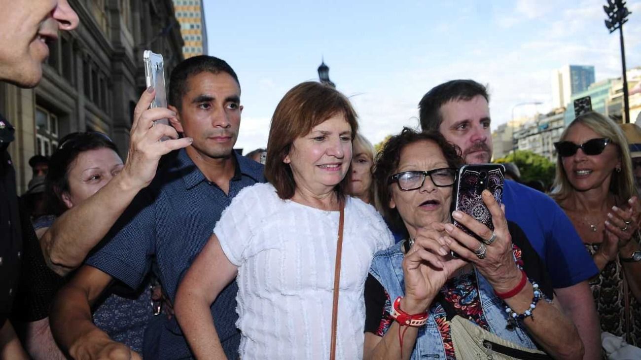 La ex ministra de Seguridad, Patricia Bullrich, asistió a la marcha por Nisman.