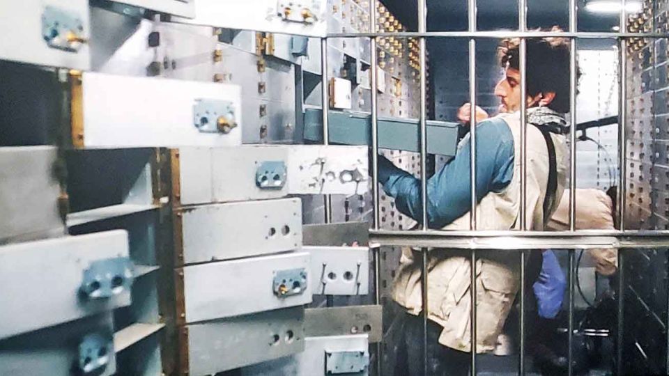 Saqueo. Diego Peretti interpreta a Fernando Araujo, el cerebro del plan, en el film que se estrenó el jueves pasado. La banda utilizó una herramienta hidráulica para violentar 145 cajas.