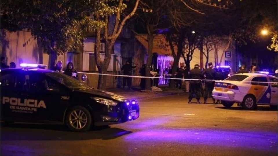 Un joven de 22 años fue asesinado en las últimas horas en la zona oeste de la ciudad de Rosario y su crimen se convirtió en el número 18 de la lista de homicidios cometidos en lo que va del año.