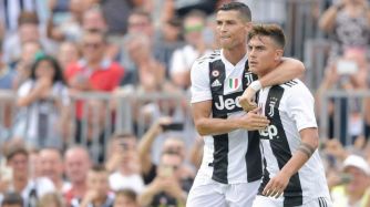 paulo dybala cristiano ronaldo festejo juventus beso