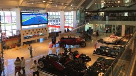 El museo ofrece visitas guiadas y simuladores de manejo para todas las edades.