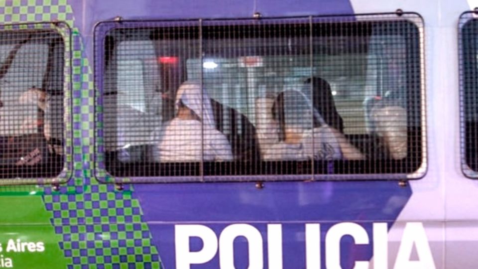 De los 11 sospechosos, 2 fueron imputados como "coautores" y 9 como partícipes del hecho.