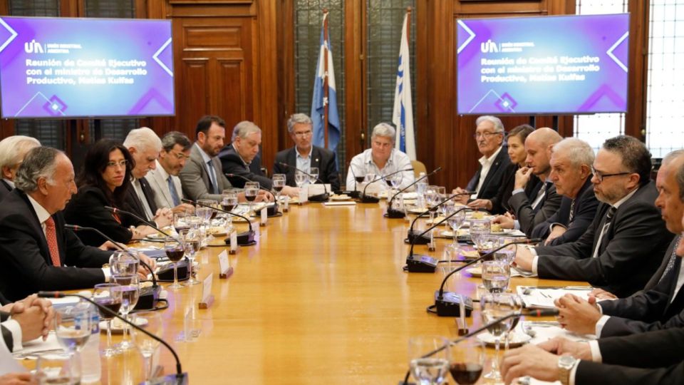 La reunión entre la cúpula de la UIA y el Ministerio de Desarrollo Productivo, encabezado por Matías Kulfas.