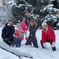 Espía las vacaciones en la nieve de Austria de Evangelina Anderson y su familia