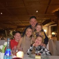 Espía las vacaciones en la nieve de Austria de Evangelina Anderson y su familia