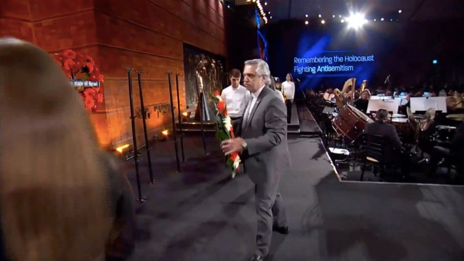Alberto Fernández durante su participación en la ceremonia en el Foro por el Holocausto.