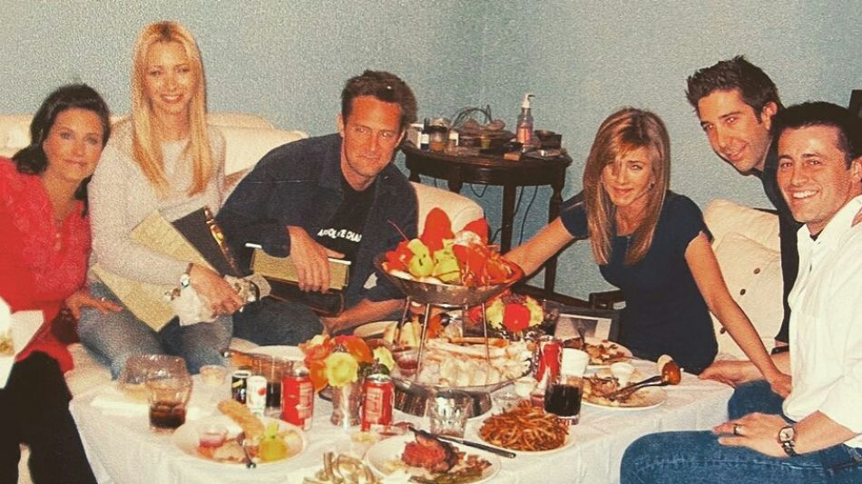 La foto retro de la "última cena" del elenco de Friends que se volvió viral