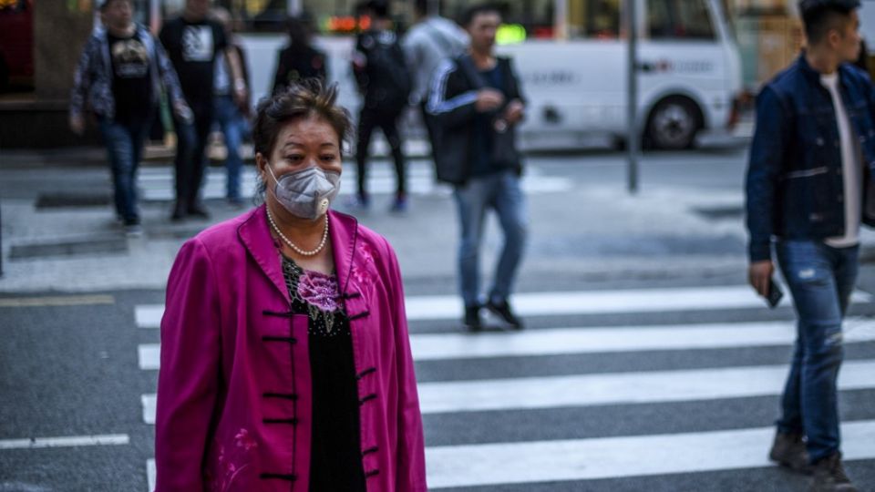 Este coronavirus genera una viva preocupación por su similitud con el Síndrome Respiratorio Agudo Severo (SRAS), que mató a casi 650 personas en toda la región en 2002-2003.