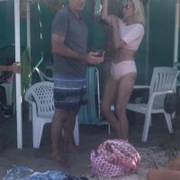 Karina Rabolini se mostró acaramelada con su novio y su familia en Pinamar