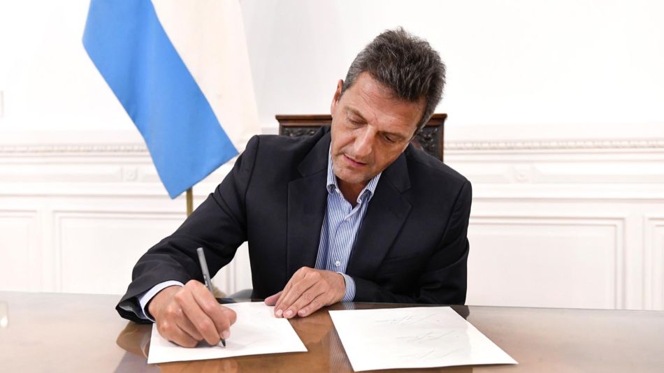 Sergio Massa firma 20200124