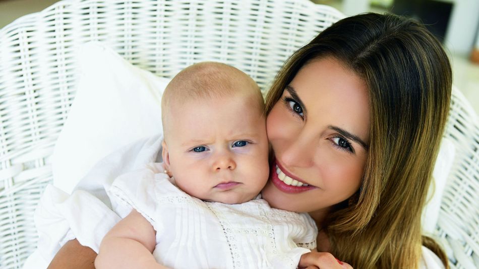 Luisa Drozdek presenta a su primera hija, Delfina, de cinco meses