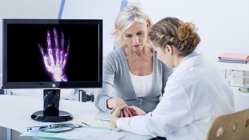RECLAMO. El Foro de Medicina Clínica rechazó la autorización de comercialización de la asociación glucosamina/ meloxicam. Piden que se vendan ambos fármacos como monodrogas para proteger la salud de la población.