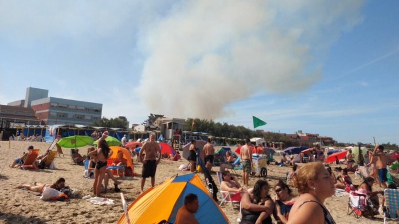 Un feroz incendio se desató en la entrada de Villa Gesell.