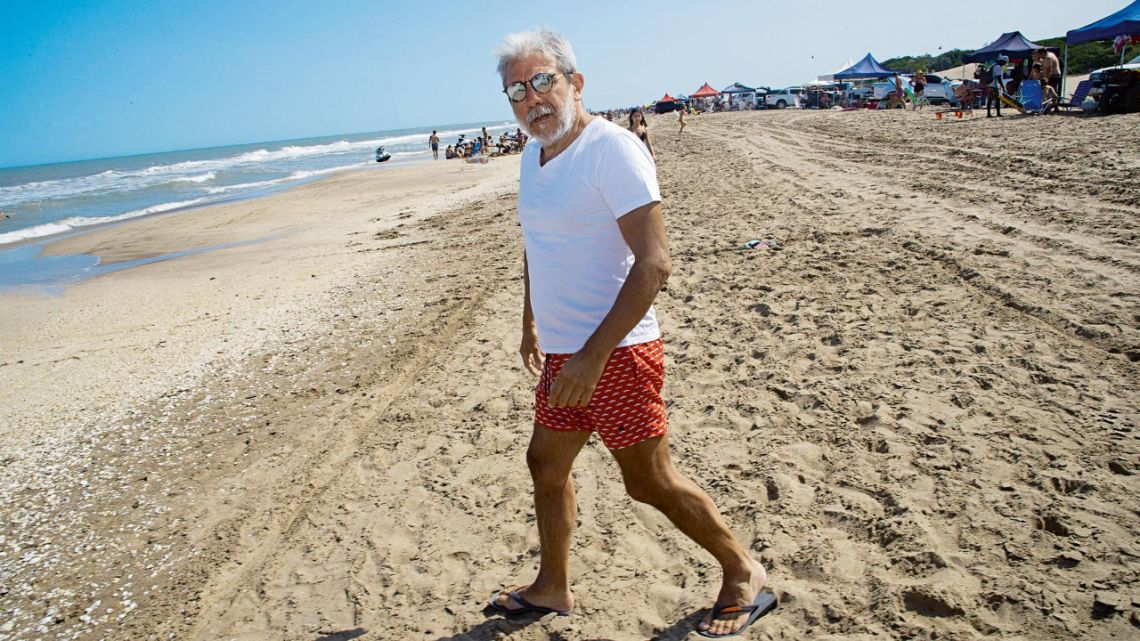 Aníbal Fernández descansando en Cariló. | Foto:Mario De Fina