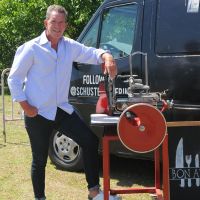 Gustavo Posse y Fernando Burlando se lucieron como DT´s en el Pink Soccer de Caras