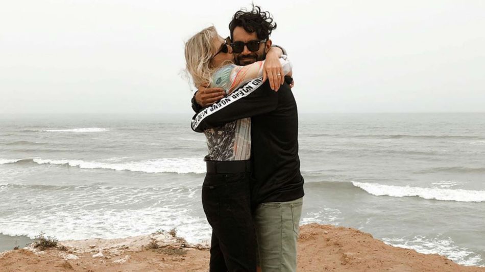 Brenda Gandini y Gonzalo Heredia se mostraron acaramelados en la playa
