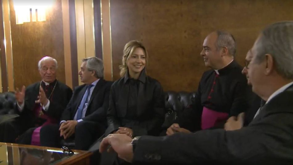  Así fue el paso de Fabiola Yáñez junto a Alberto Fernández por el Vaticano