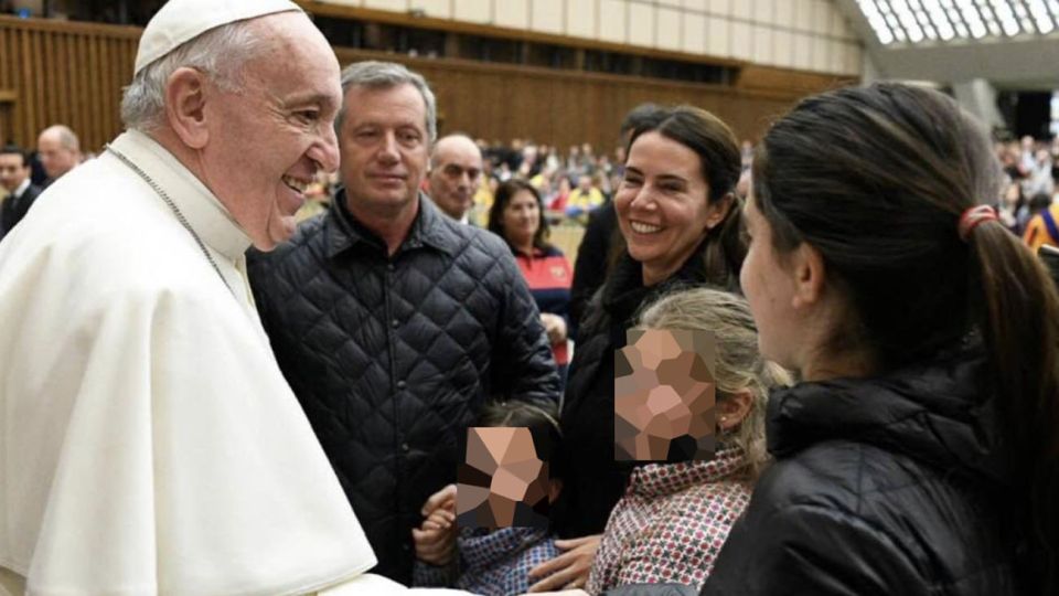 El Papa Francisco con Emilio Monzó y su familia.