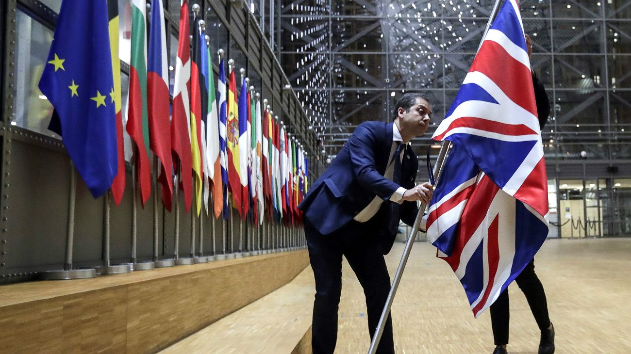 Retiro de la bandera británica de los edificios públicos de la Unión Europea.