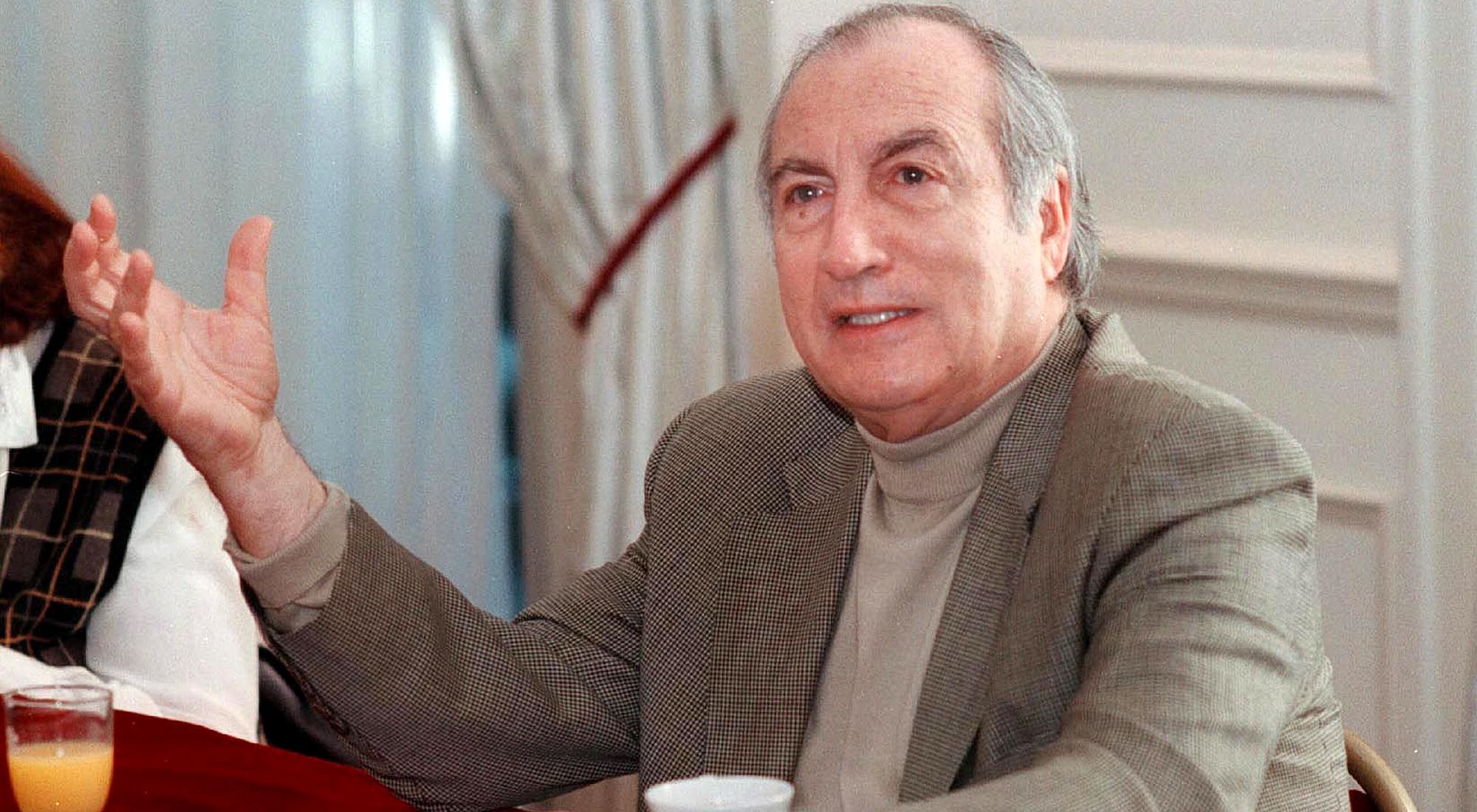 Tomás Eloy Martínez (16 de julio de 1934, San Miguel de Tucumán - 31 de enero de 2010, Buenos Aires)