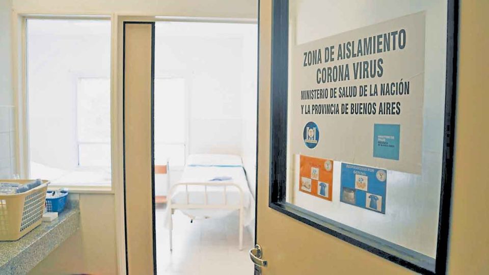 Ezeiza. El hospital cercano al aeropuerto internacional preparó una sala de aislamiento para un eventual caso de coronavirus.