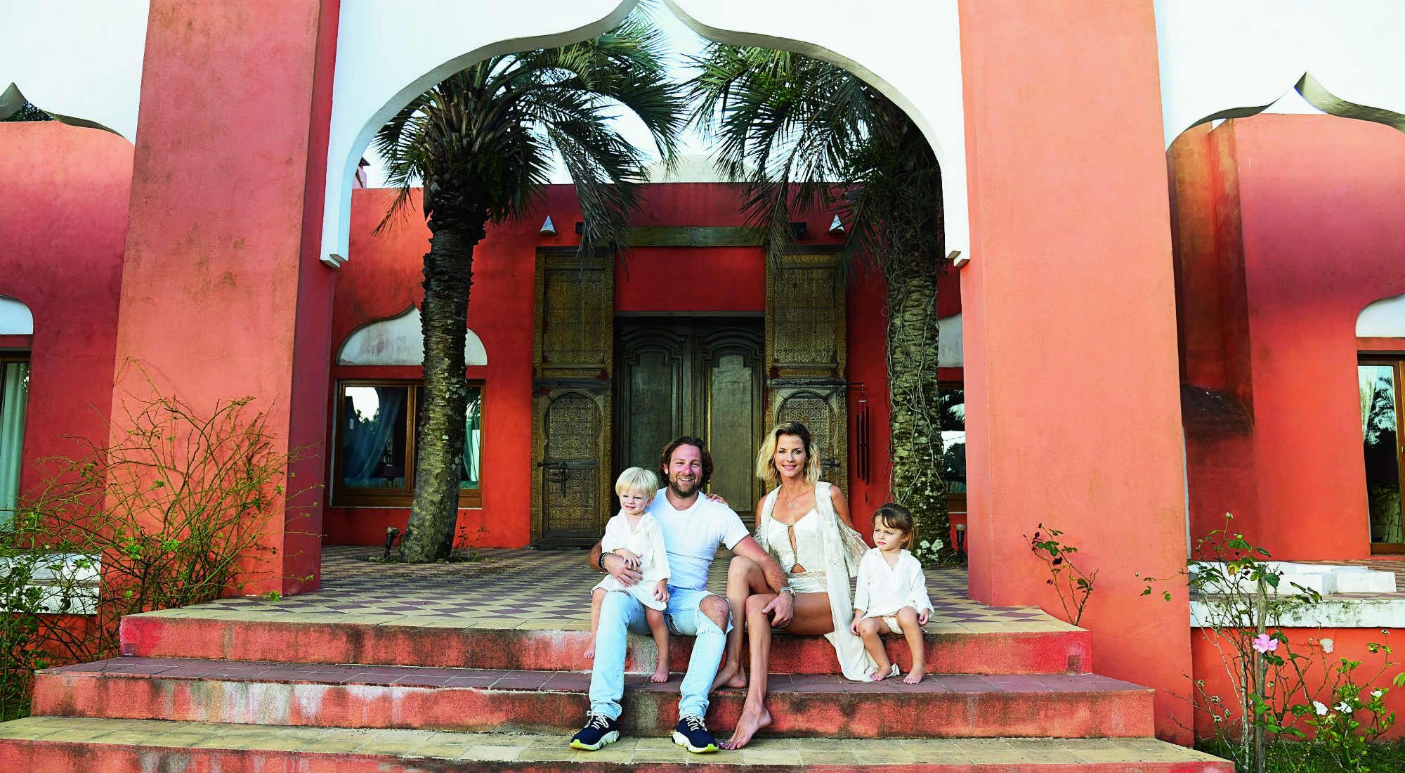 Finalmente viuda rosado Conocé a la familia de Jimena Buttigliengo: su marido y sus mellizos | Caras