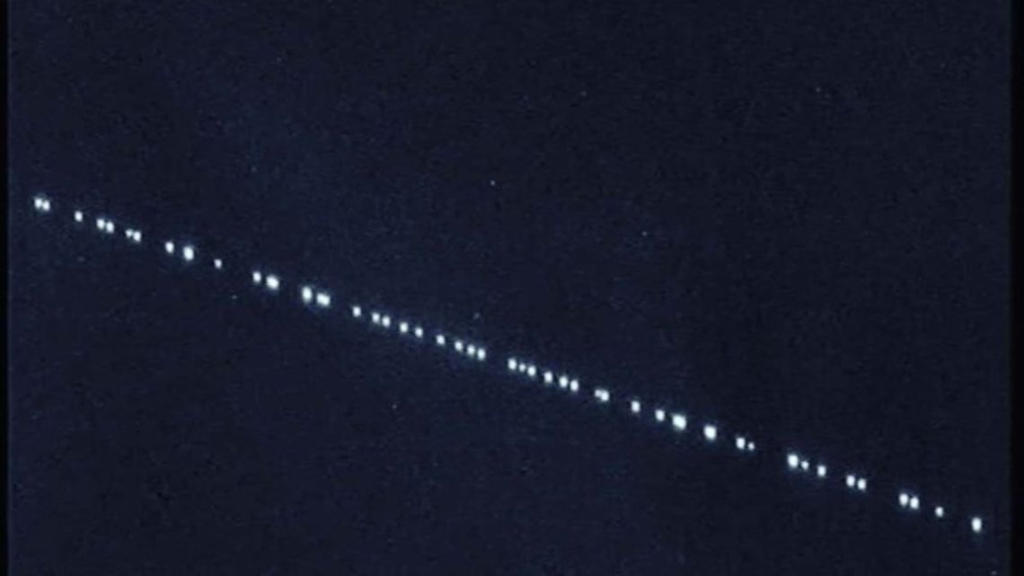 Luces en el cielo: qué son los satélites de Elon Musk que pasaron por ...