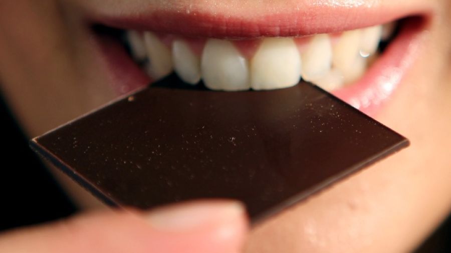 el-chocolate-amargo-muchas-veces-es-considerado-una-alternativa-algo-mas-sana-al-chocolate-con-leche