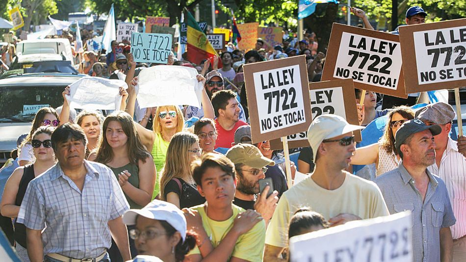 20200102_ley_7722_mineria_marcha_cedoc_g.jpg