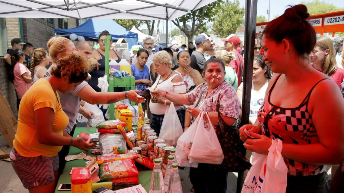The Government launched travelling food fairs at popular prices that will be extended in the Conurbano in January 2020.