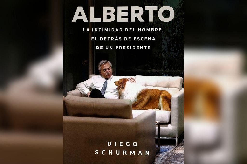 El Presidente es el autor del epílogo de la obra que lo tiene como protagonista.